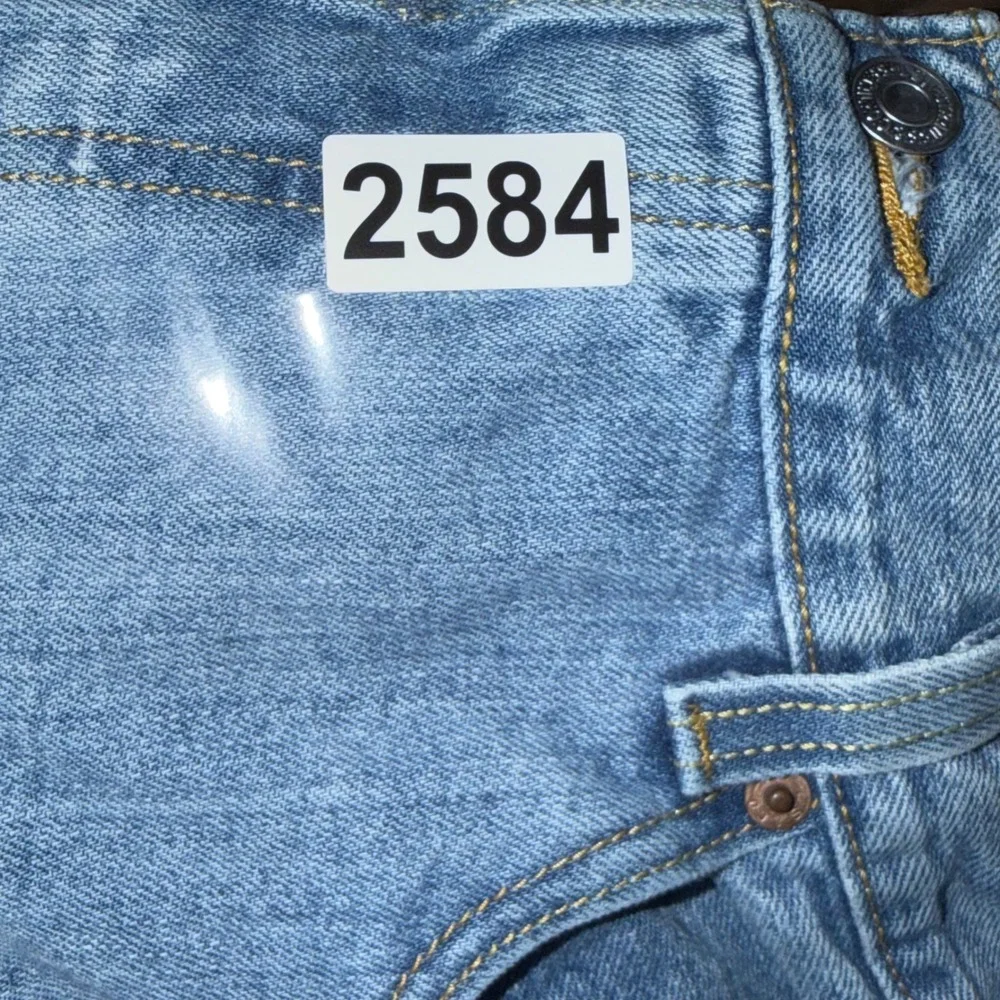 Levis measurements waist